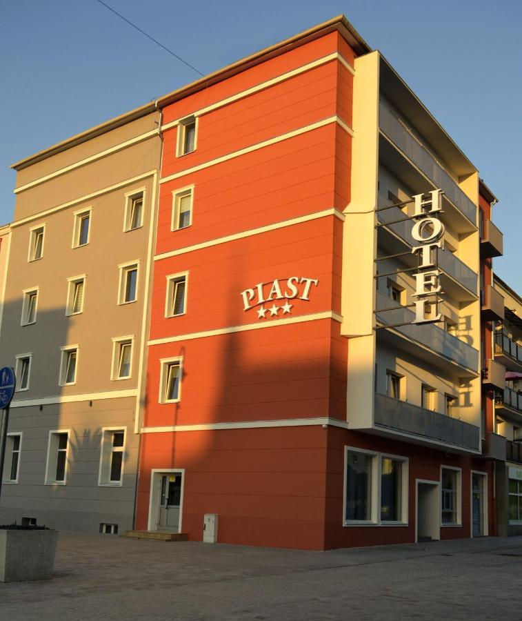 Hotel Piast Ныса Экстерьер фото