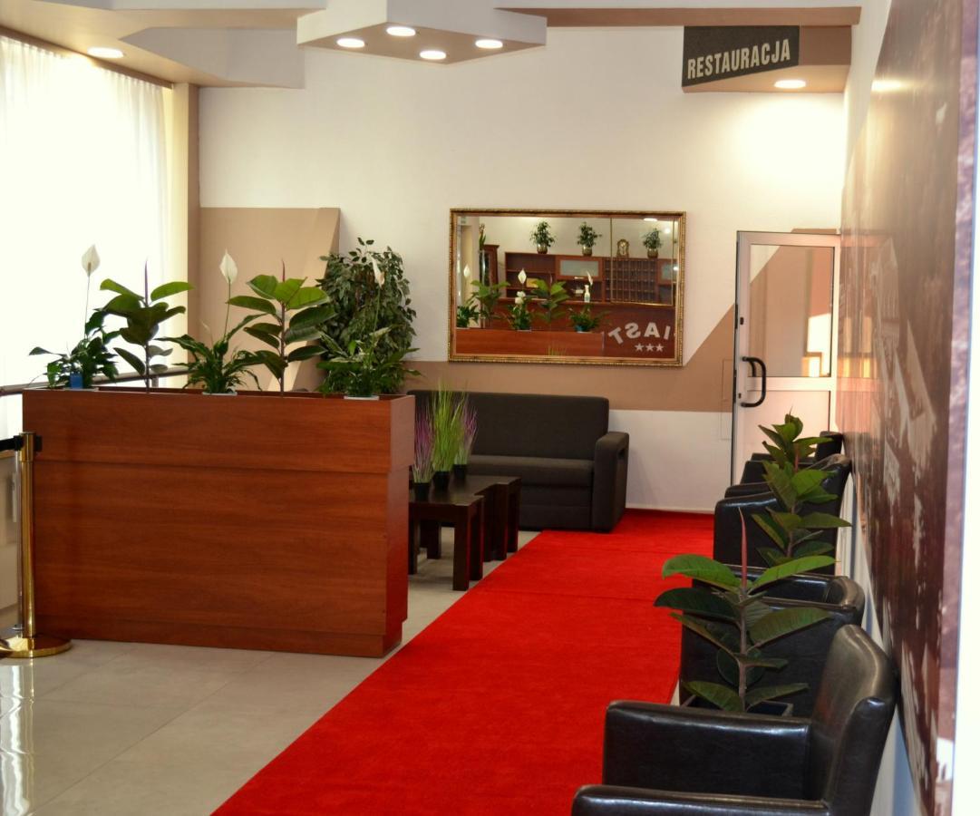 Hotel Piast Ныса Экстерьер фото