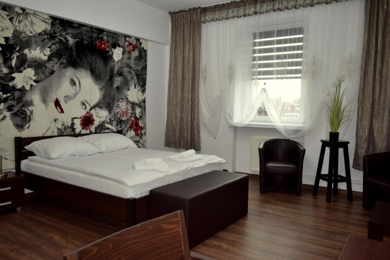 Hotel Piast Ныса Экстерьер фото