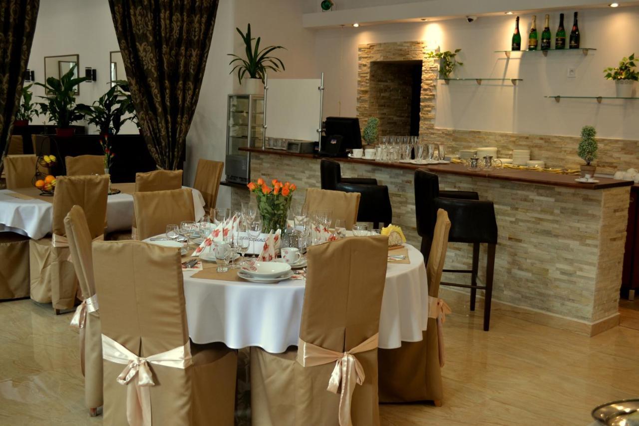 Hotel Piast Ныса Экстерьер фото