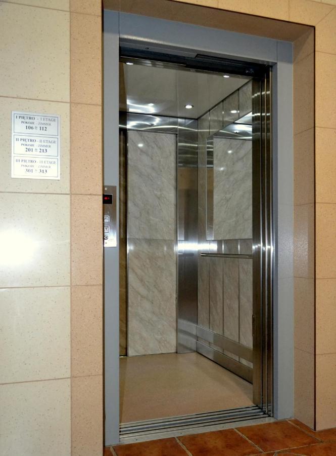 Hotel Piast Ныса Экстерьер фото